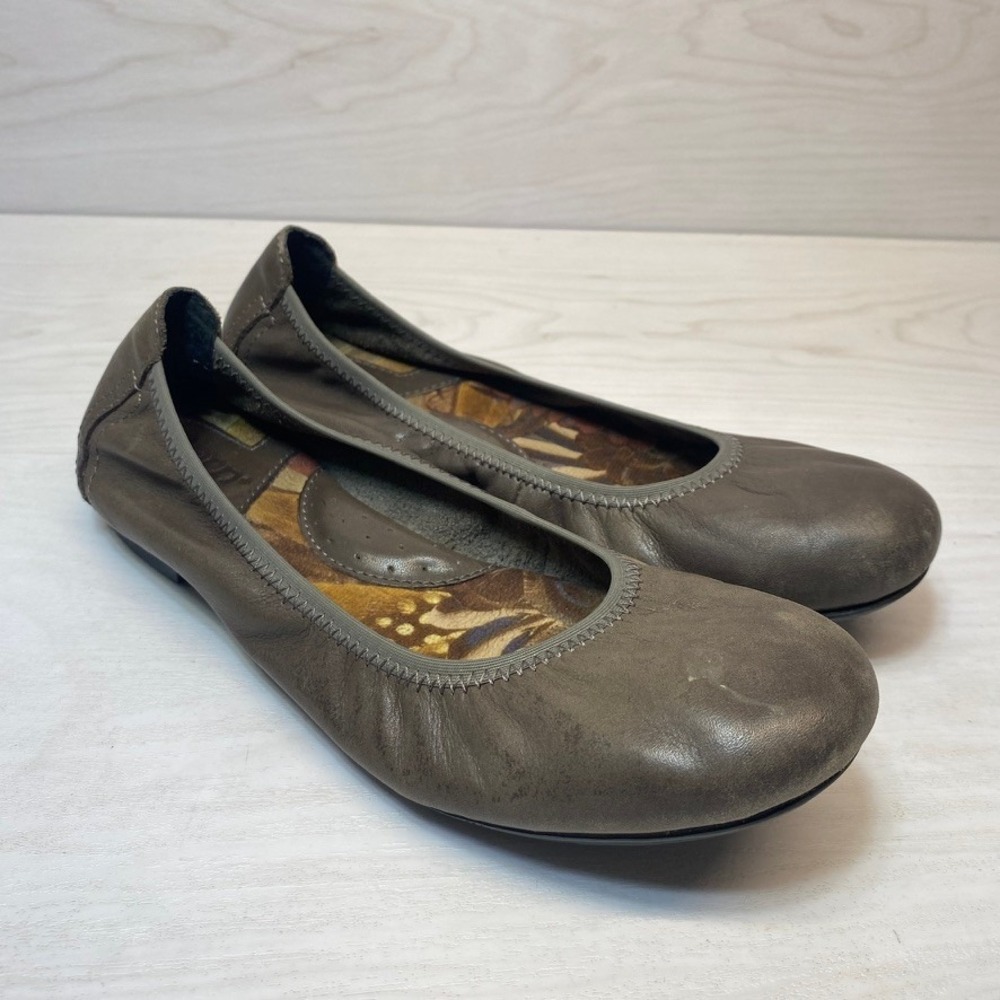 Born Womens 7 Julianne Ballet Flats Leather Taupe Comfort Slip On Shoes‎